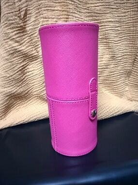NEW Hollis Travel Brush Case with Snap Closure